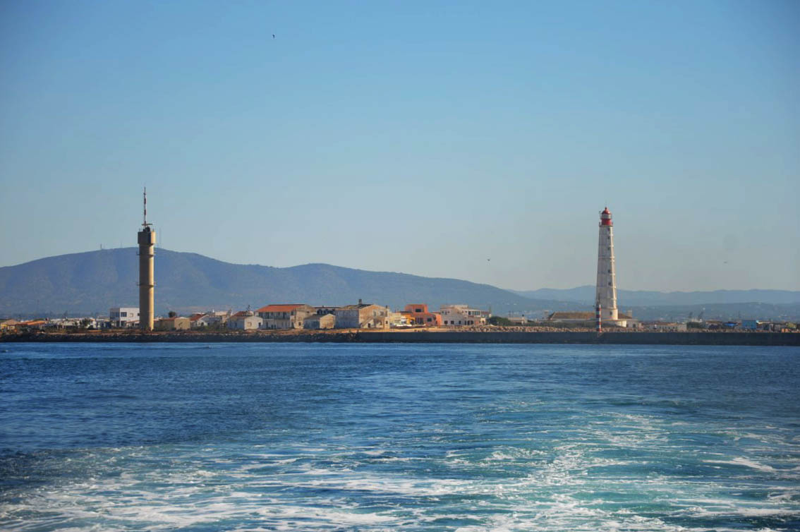 Sul Informação - Carreiras fluviais para o Farol e Culatra já estão a funcionar até 15 de Setembro