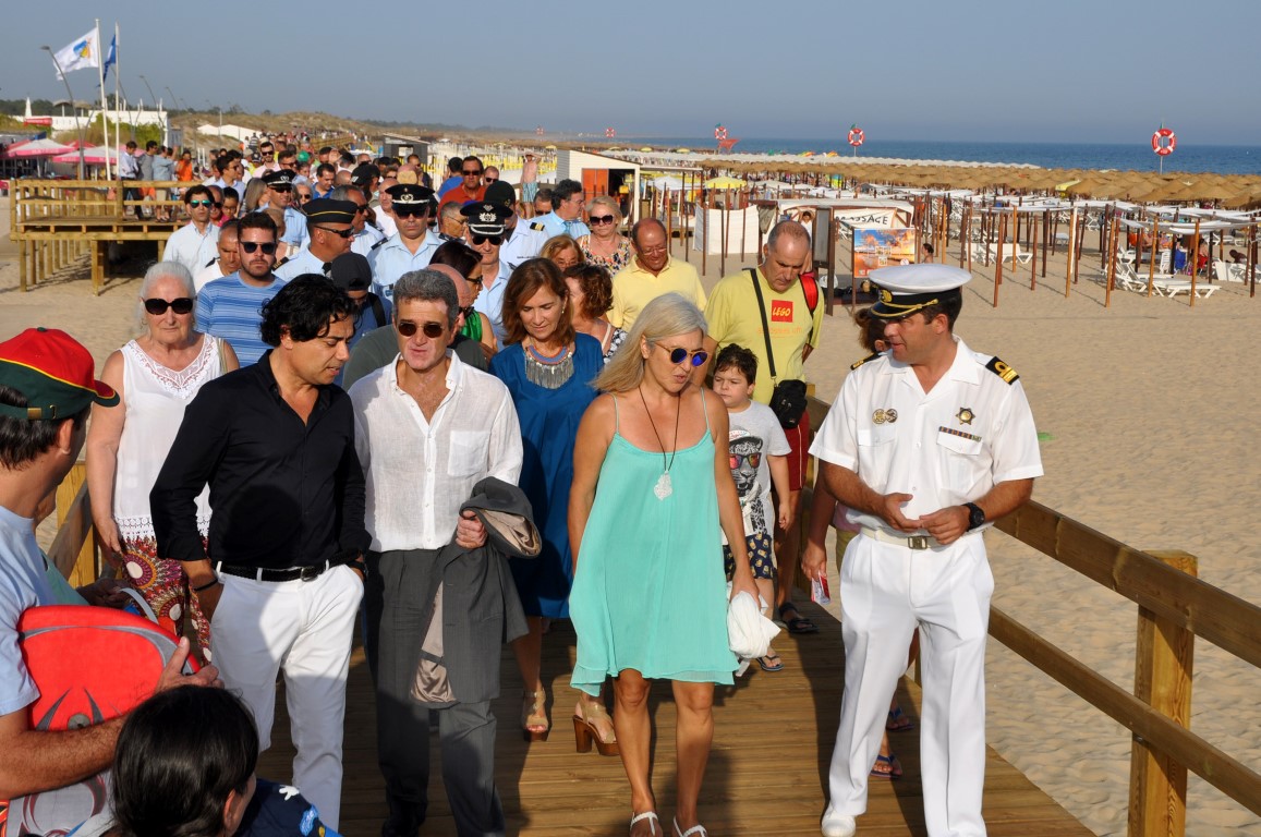 Sul Informação - Praia de Monte Gordo já tem novo passadiço