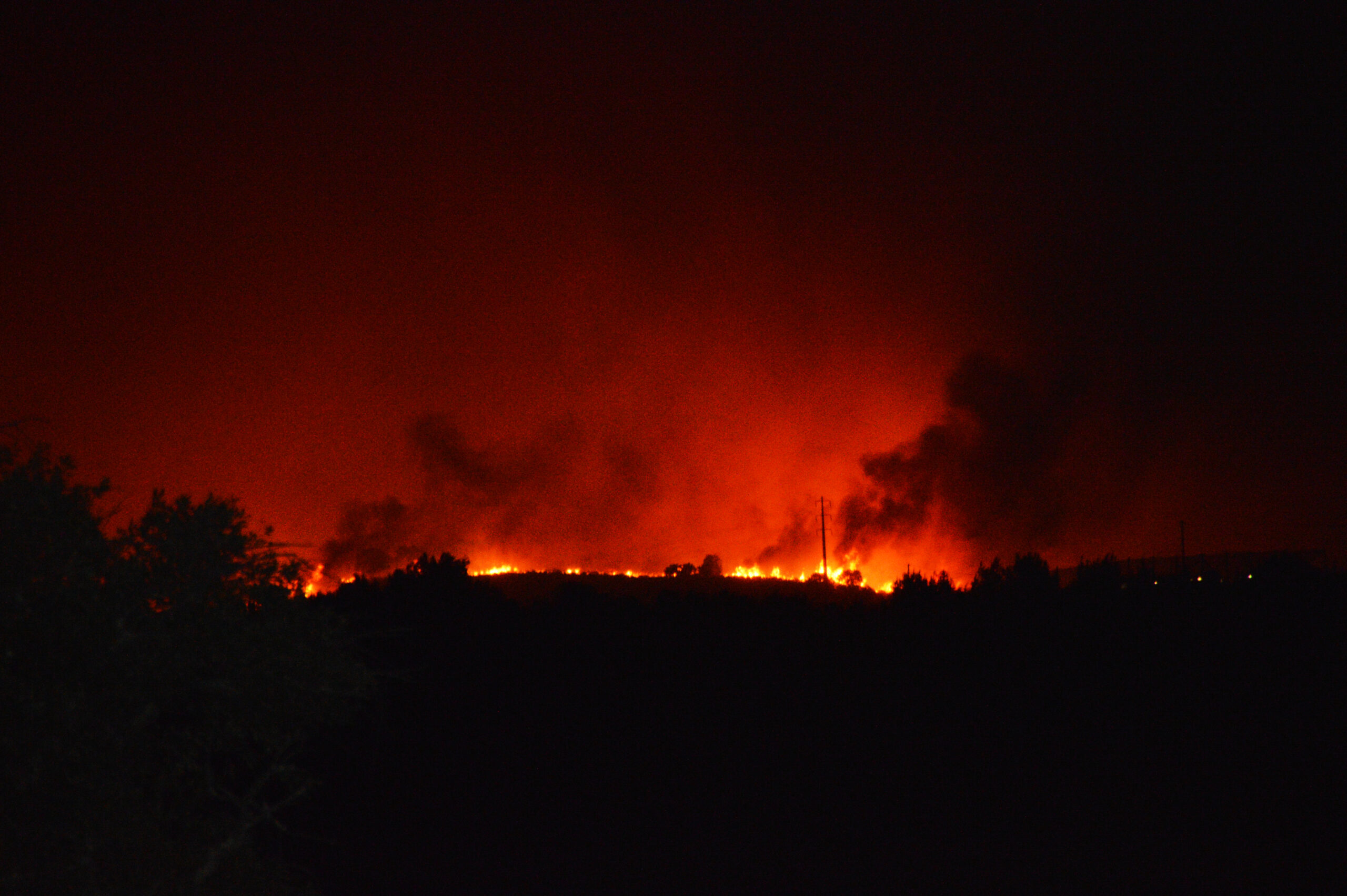 Sul Informação - Quase 600 operacionais ainda tentam controlar incêndio de Castro Marim e Tavira