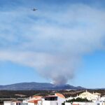 Sul Informação - Meios aéreos combatem fogo de grandes proporções na serra de Monchique