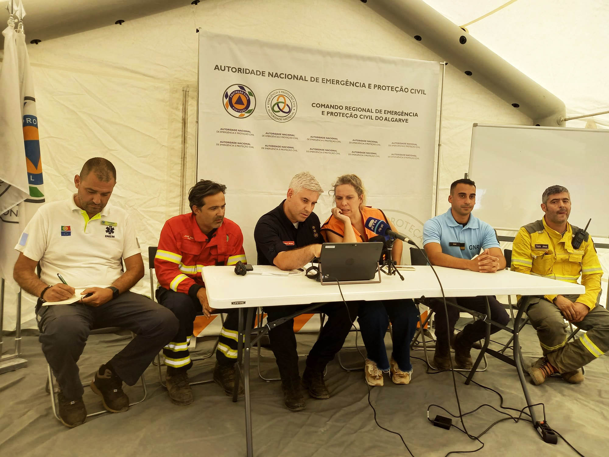 Sul Informação - Incêndio de São Marcos fez dois feridos, «todo o dispositivo» continua no terreno