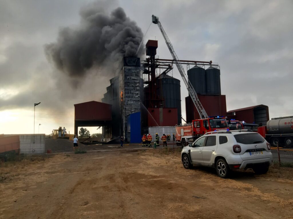 Sul Informação - CIMBAL questiona ANEPC sobre ajuda no arranjo da autoescada dos Bombeiros de Beja