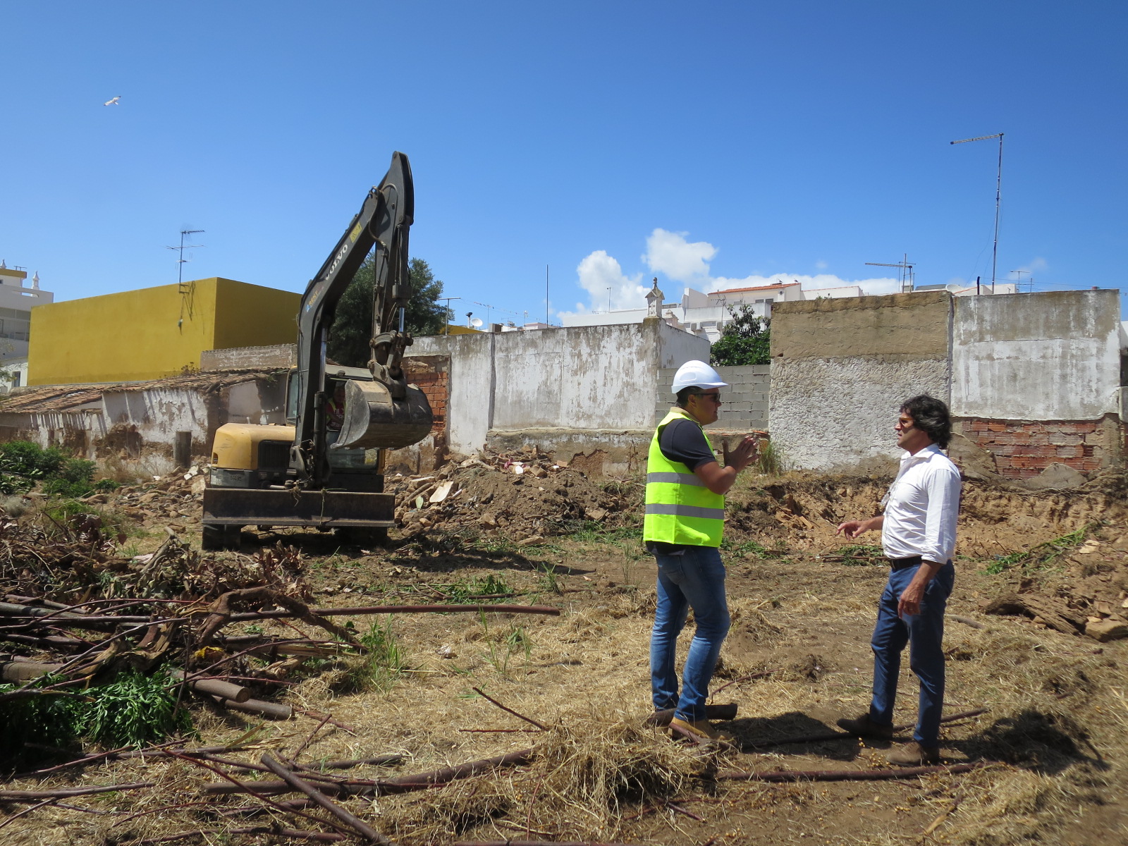 Sul Informação - Novo parque de estacionamento em Quarteira já está a ser construído