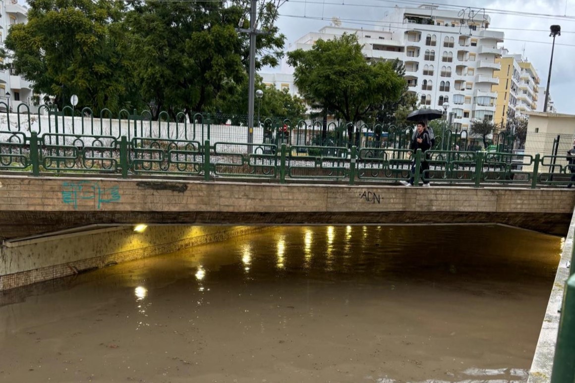 Sul Informação - Chuva intensa inunda túnel e ruas e obriga ao corte de vias em Olhão