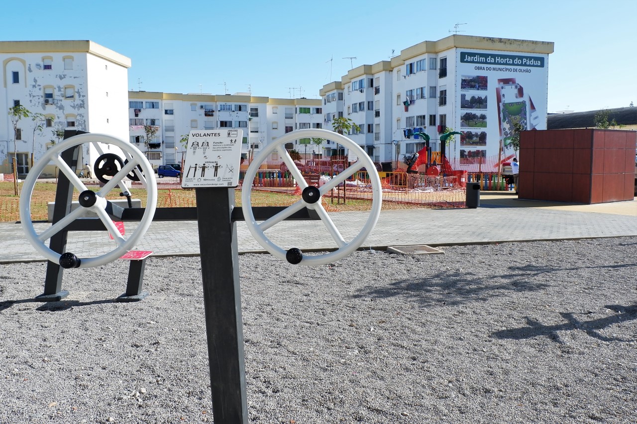Sul Informação - Terreno baldio transforma-se em jardim na Horta do Pádua de Olhão