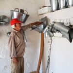 Sul Informação - O último latoeiro do Algarve ainda trabalha lá para os lados de Estiramantens