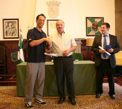 Sul Informação - Câmara de Portimão de homenageou jovem campeão mundial de pesca submarina