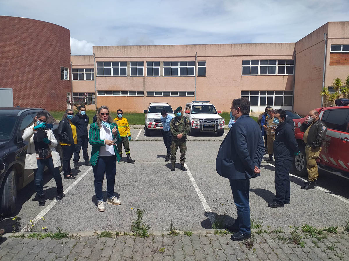 Sul Informação - José Apolinário visita ZAP instalada no Instituto Piaget de Silves