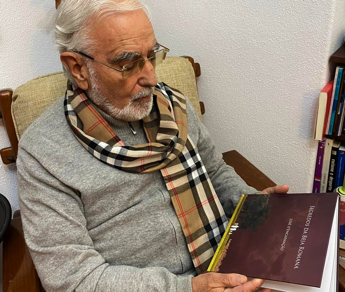 Sul Informação - José d’Encarnação ganha prémio da Academia Portuguesa da História com livro “Segredos da Beja Romana”