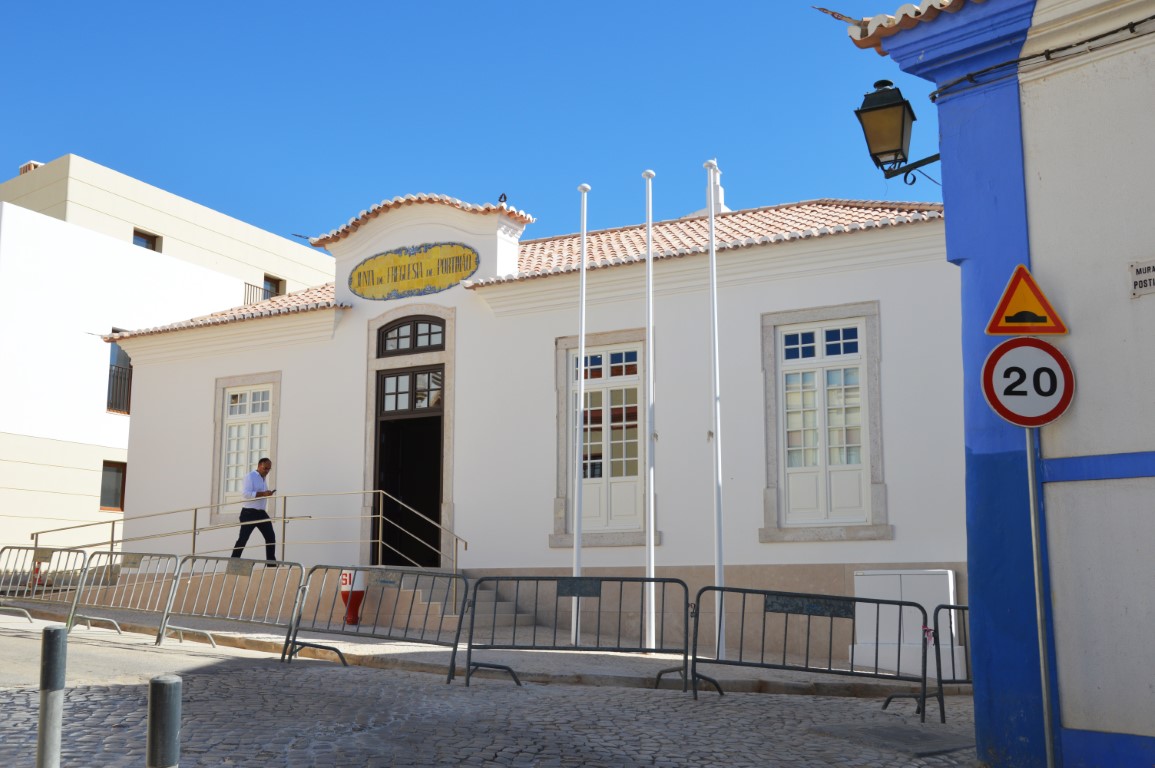 Sul Informação - Novo edifício da Junta de Freguesia de Portimão «dá o exemplo na defesa do património»