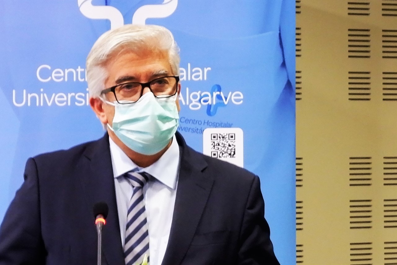 Sul Informação - CHUA recebe equipamento de 1 milhão de euros e escultura como prenda de aniversário
