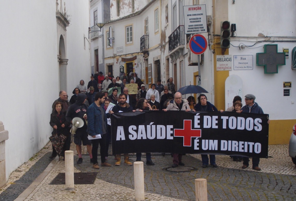 Sul Informação - Utentes do SNS do Algarve saíram à rua no sábado e já agendaram novo protesto