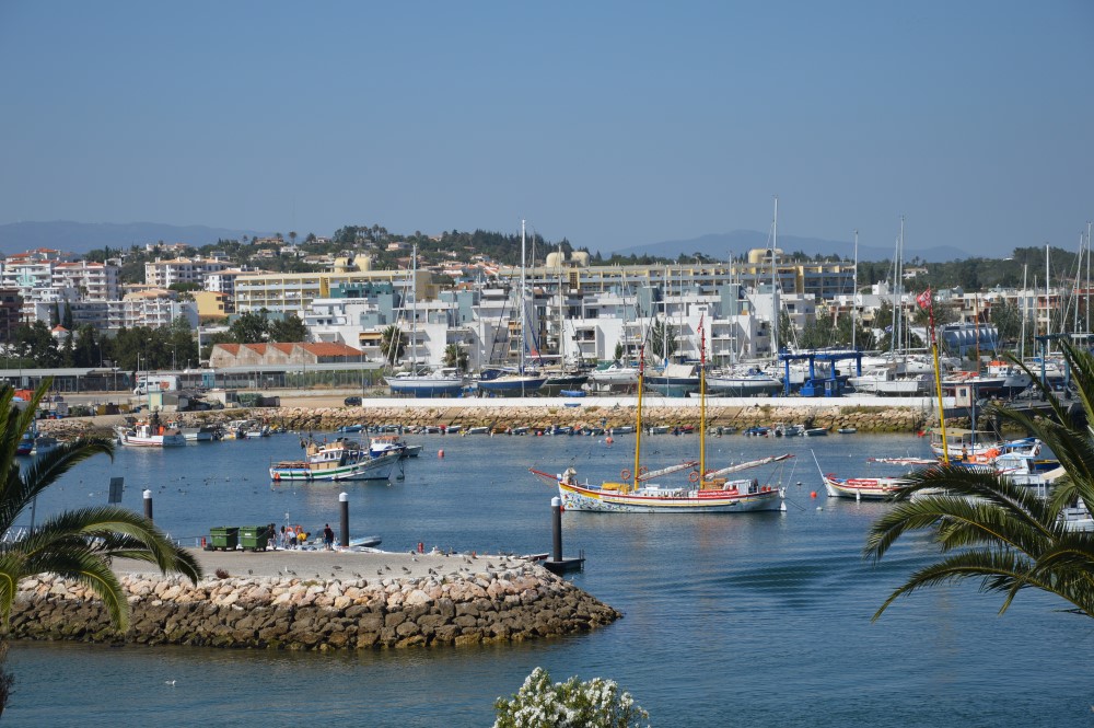 Sul Informação - Governo investe 413 mil euros em dragagens no Porto de Lagos