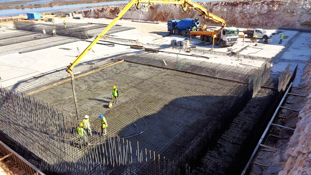 Sul Informação - Laje de fundo do reator biológico da ETAR da Companheira começa a ser construída