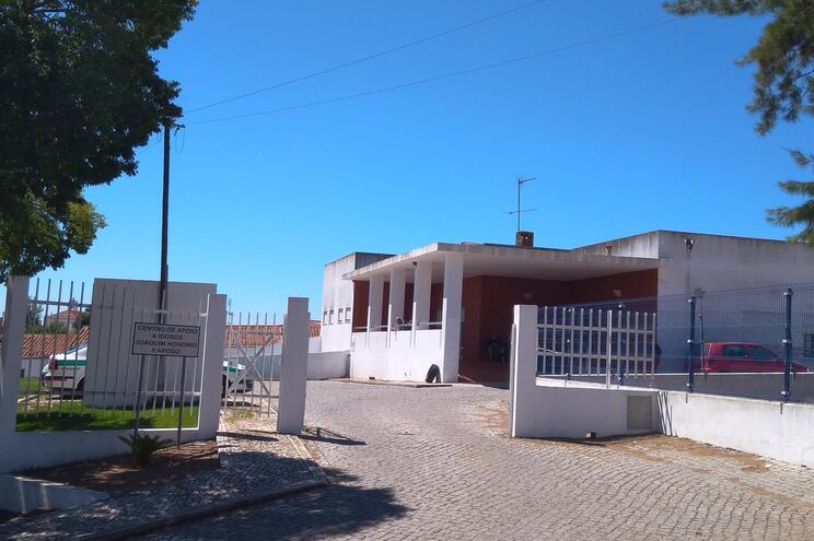 Sul Informação - Beja: Surto no lar da aldeia de Salvada com 19 infetados