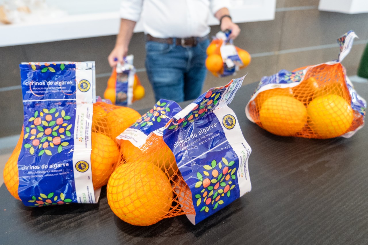 Sul Informação - Aeroporto: Oferta de laranja do Algarve mostra que agricultura e turismo podem ser “amigos”