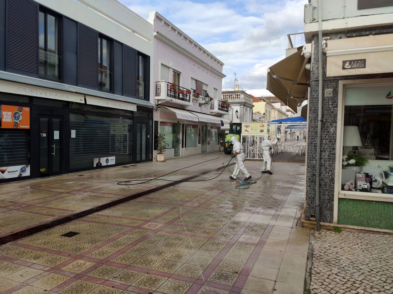 Sul Informação - VRSA e Silves reforçam desinfeção de espaços públicos e de contentores do lixo