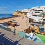 Sul Informação - Limpeza das algas já começou na Praia do Carvoeiro
