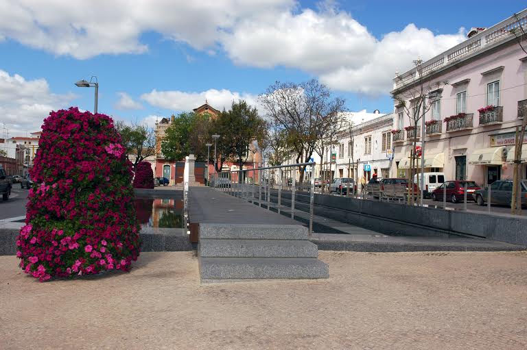 Sul Informação - Loulé faz “desaparecer” lago e passadiço do Largo de S. Francisco