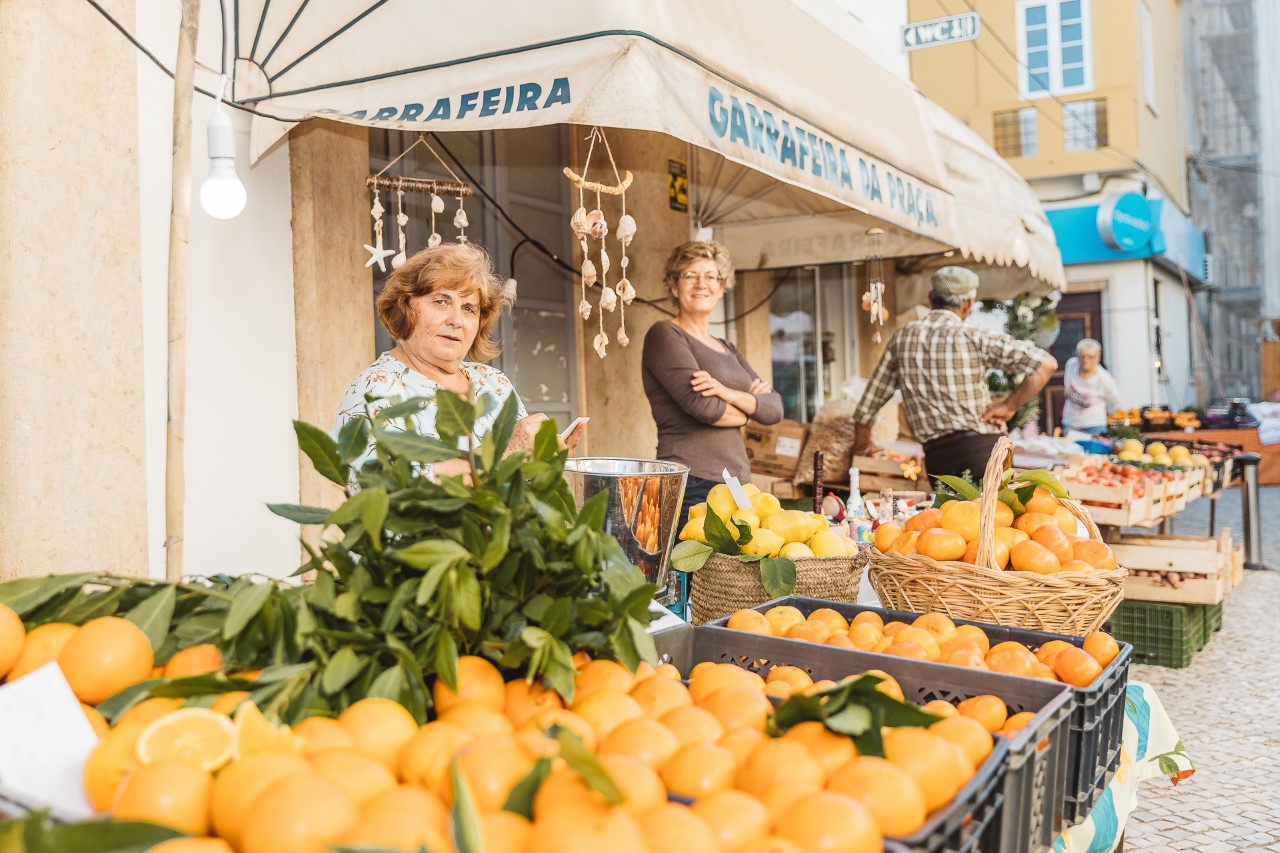 Sul Informação - Mercado Fora d’Horas de Silves dá “palco” aos frutos