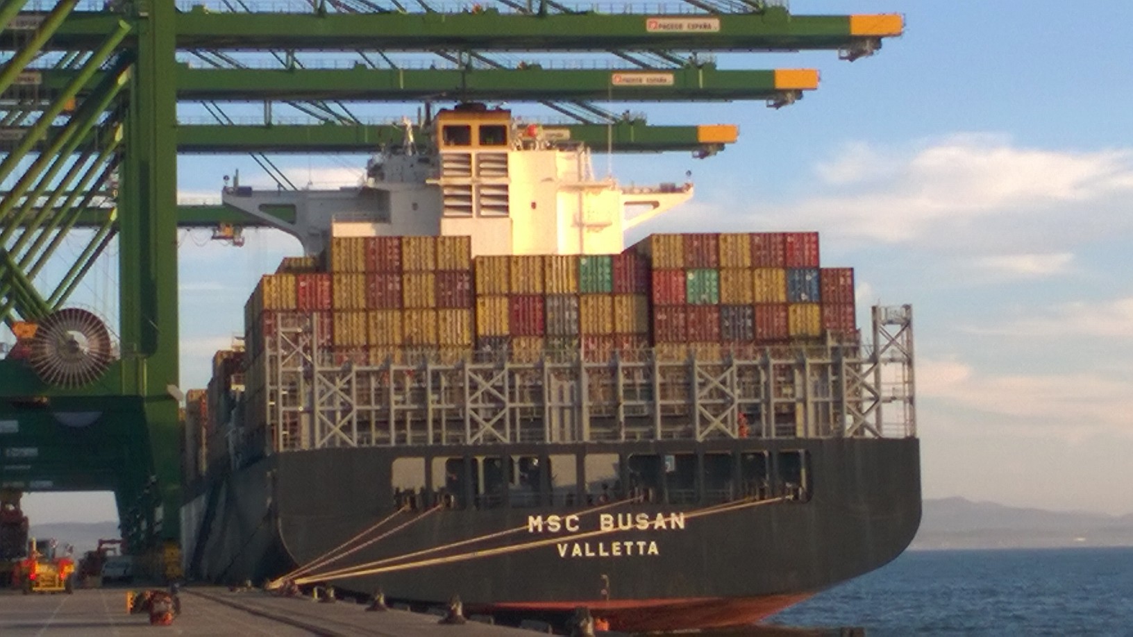 Sul Informação - Barreira de 1 milhão de TEUS superada com a operação do “MSC Busan” em Sines