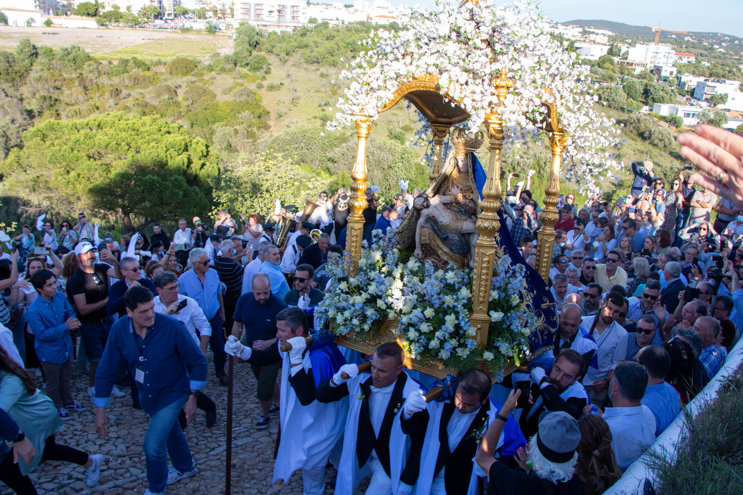Sul Informação - «Vivas» e muita emoção marcaram o regresso da Festa da Mãe Soberana [com fotogaleria]