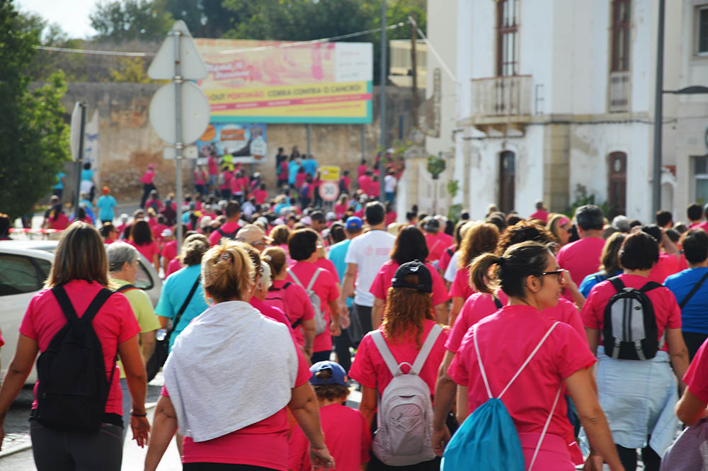 Sul Informação - Mar cor de rosa invadiu zona ribeirinha de Portimão em mais uma Mamamaratona