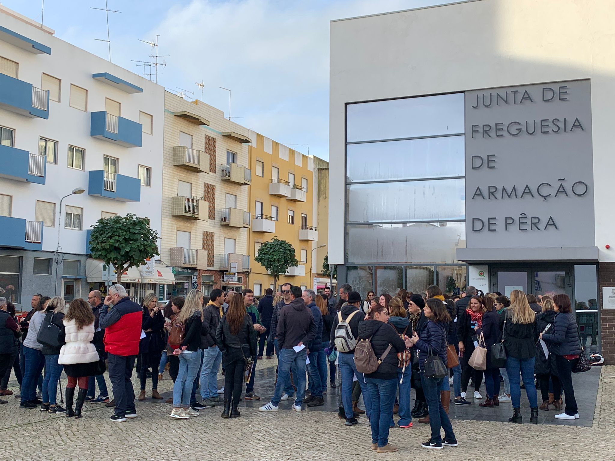 Sul Informação - Manifestação de professores cancela Jornadas Pedagógicas em Armação de Pera [vídeo e fotos]