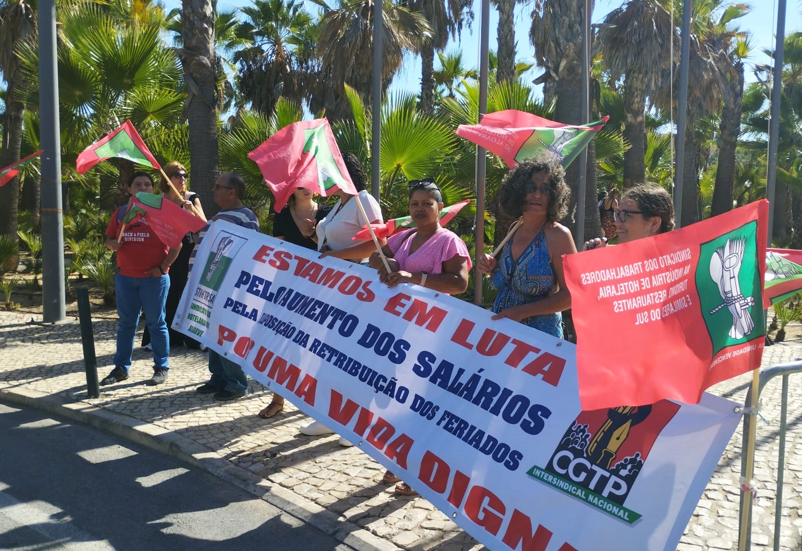 Sul Informação - Trabalhadores do turismo exigem «melhores salários», patrões querem «menos impostos»