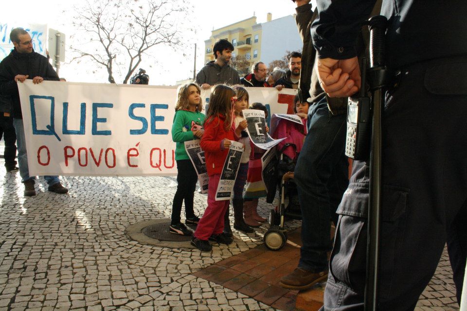 Sul Informação - «Grândola Vila Morena» recebeu membros do Governo em Faro