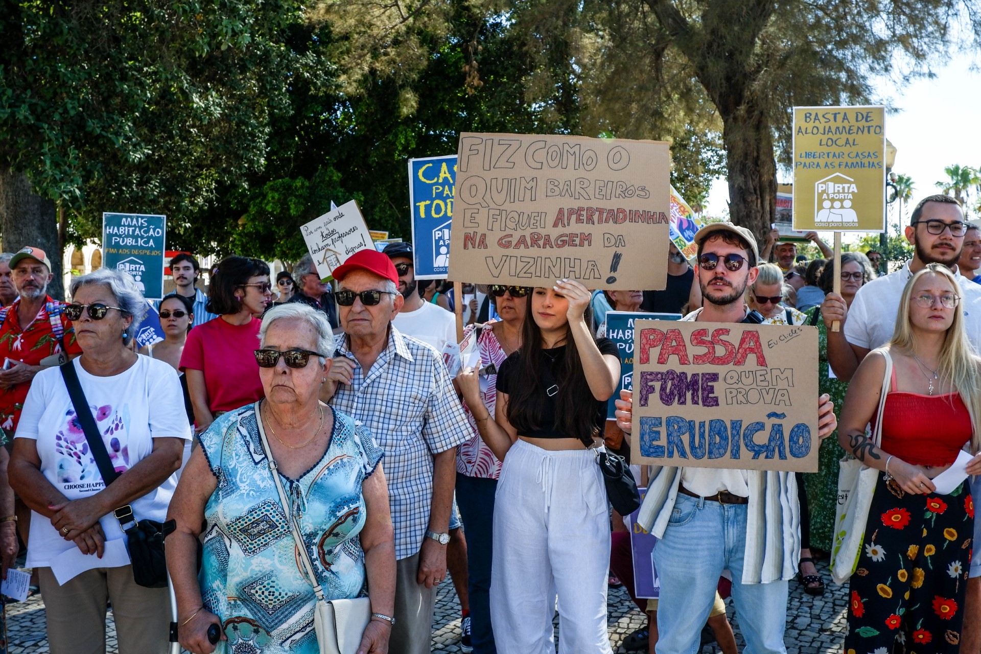 Sul Informação - Manifestantes saem à rua no Algarve para exigir casa para viver