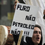 Sul Informação - Manifestantes e até cegonhas anti-petróleo esperaram o ministro do Ambiente e esperaram e esperaram…