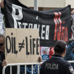 Sul Informação - Manifestantes e até cegonhas anti-petróleo esperaram o ministro do Ambiente e esperaram e esperaram…