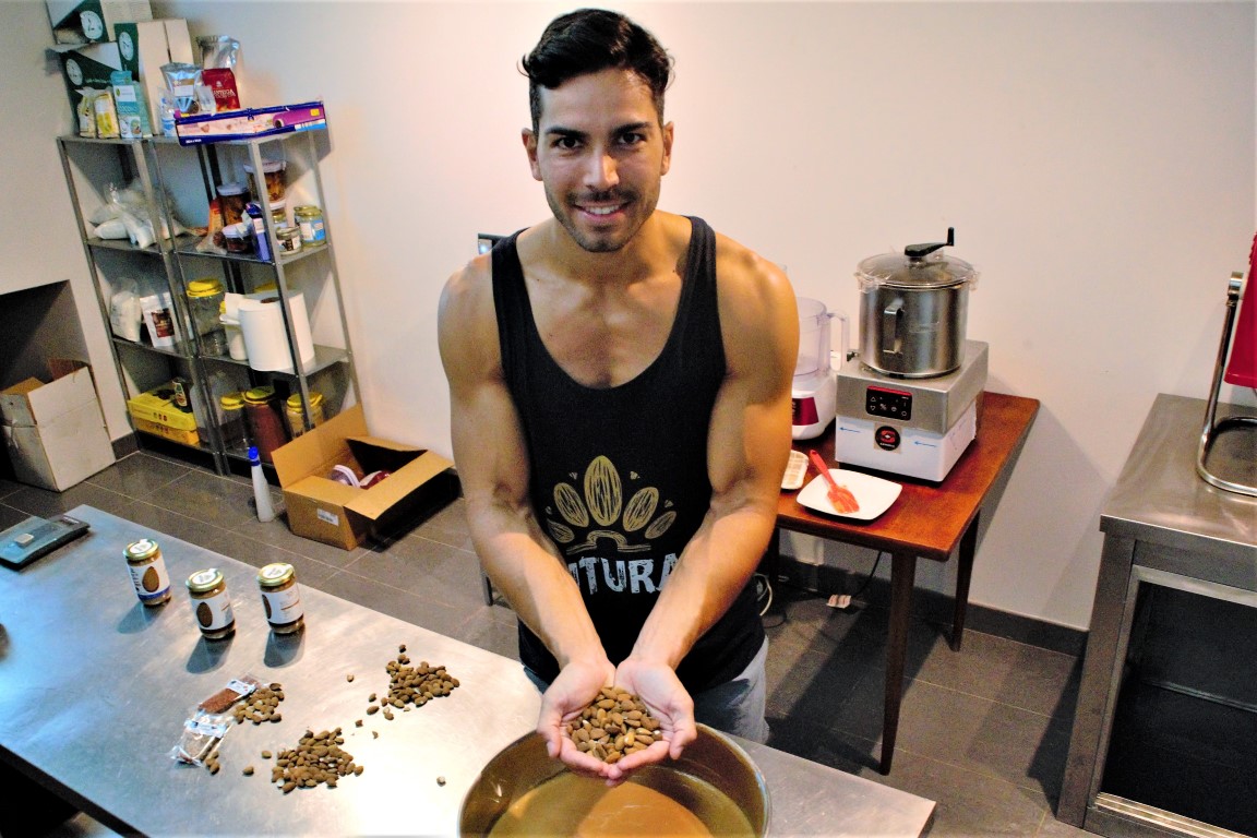 Sul Informação - Comer pão com manteiga de amêndoa do Algarve é…Nutural
