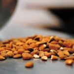 Sul Informação - Comer pão com manteiga de amêndoa do Algarve é…Nutural