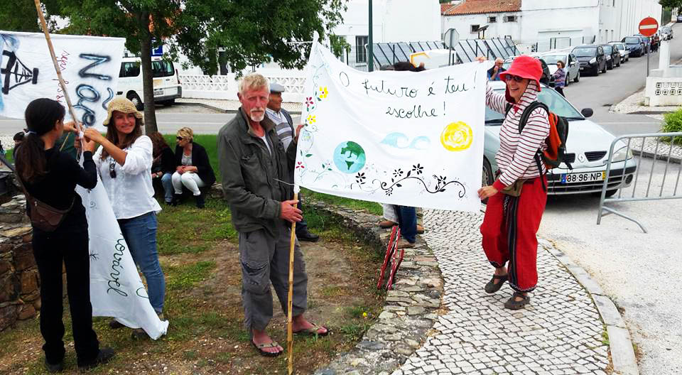 Sul Informação - Petróleo, agricultura intensiva e feldspatos foram tema da Marcha pelo Clima em Aljezur