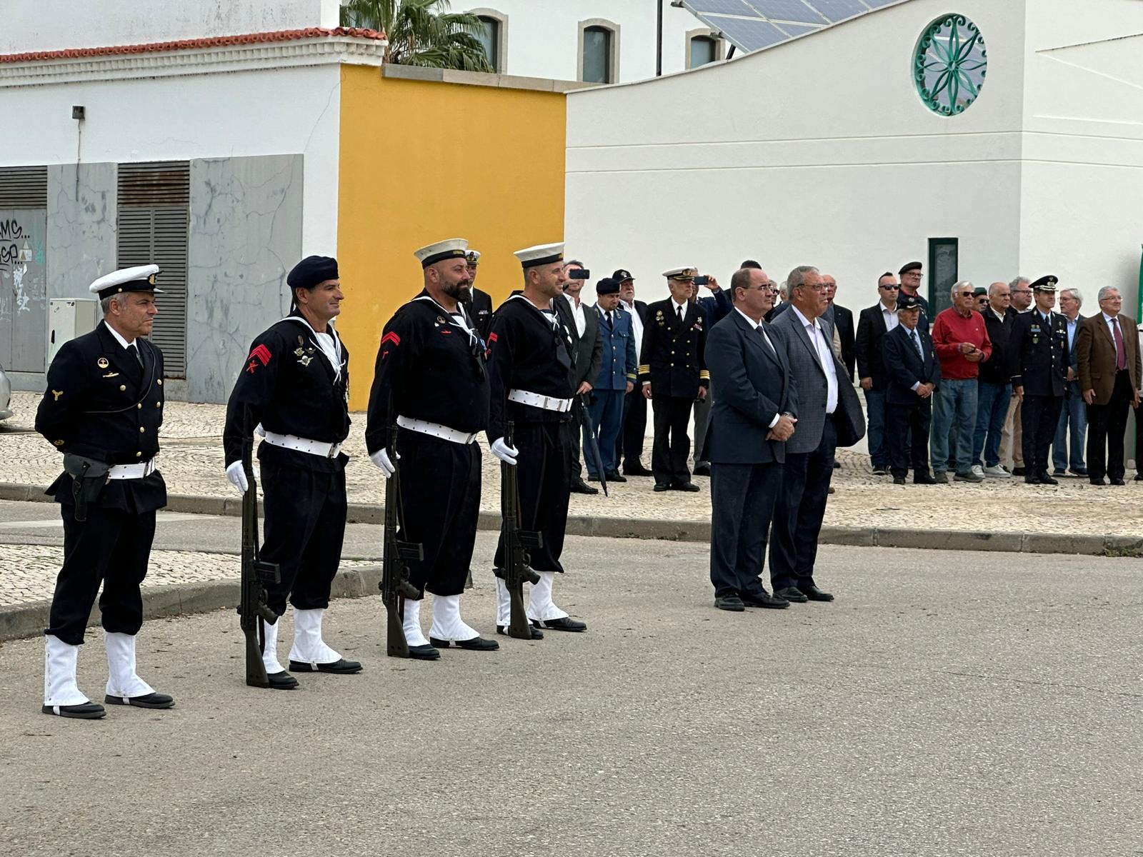 Sul Informação - Antigos Combatentes do Algarve homenageados pela Marinha em Faro
