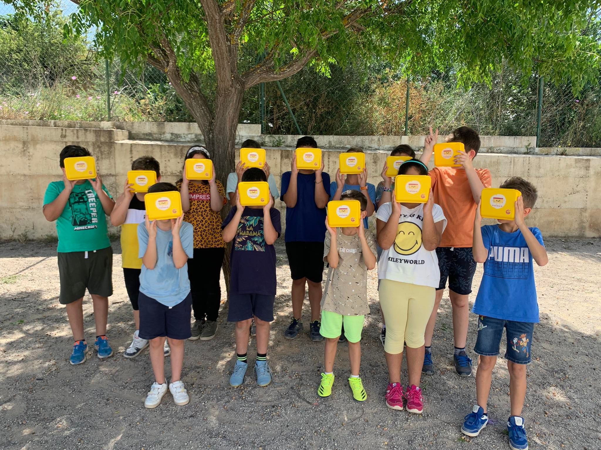 Sul Informação - Alunos de Loulé recebem livros de receitas e marmitas