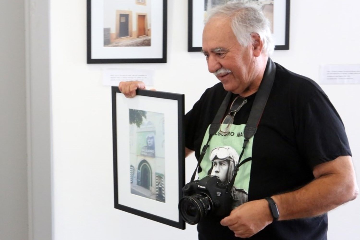 Sul Informação - Fotojornalista Marques Valentim expõe as suas “Memórias de Abril” em Portimão