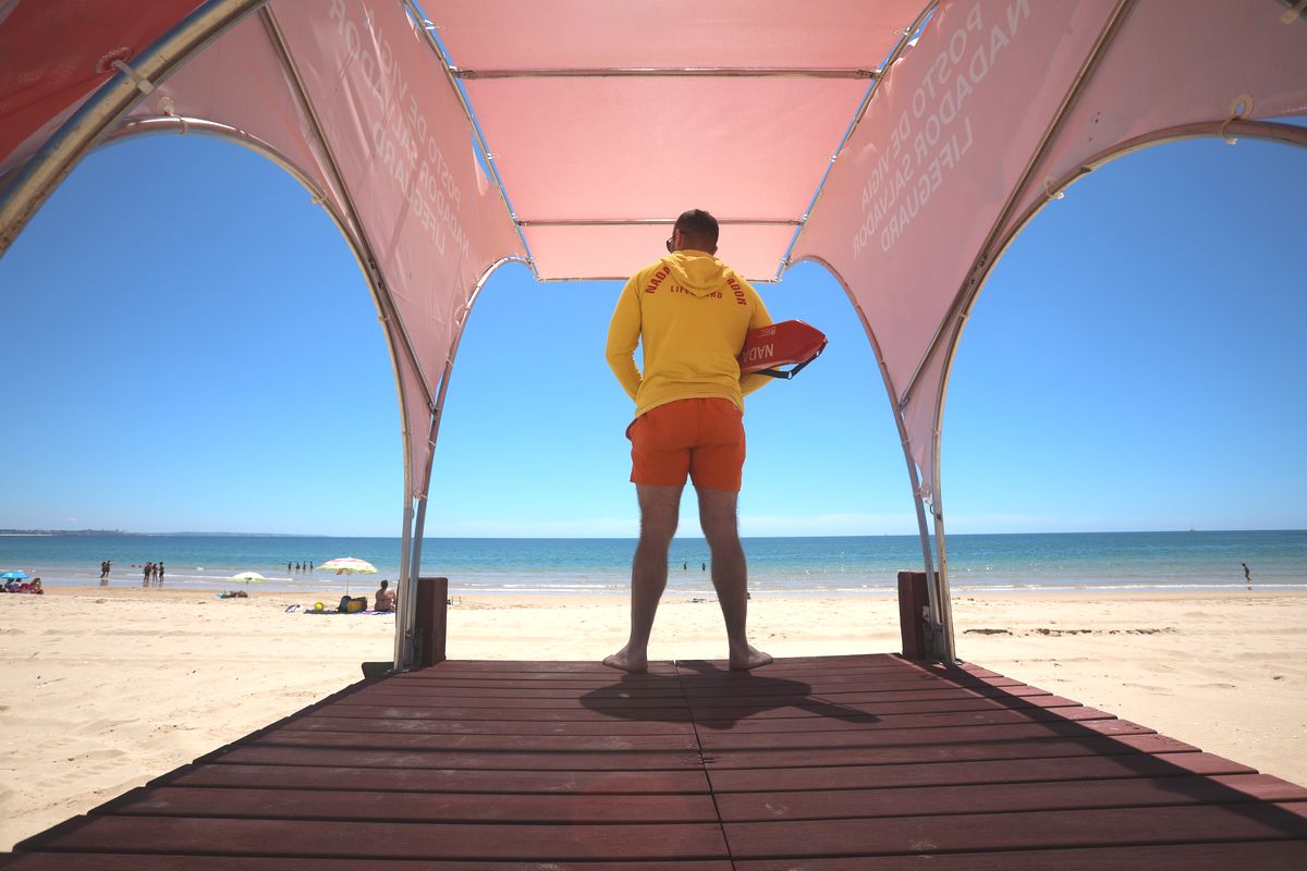 Sul Informação - Câmara volta a pagar parte do vencimento dos nadadores salvadores das praias de Lagos