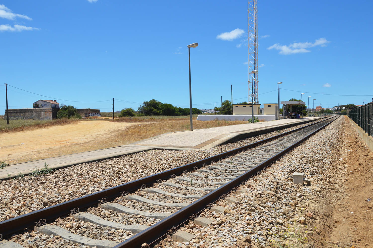 Sul Informação - Projeto mitiga o «impacto visual negativo» da eletrificação da ferrovia na Meia Praia