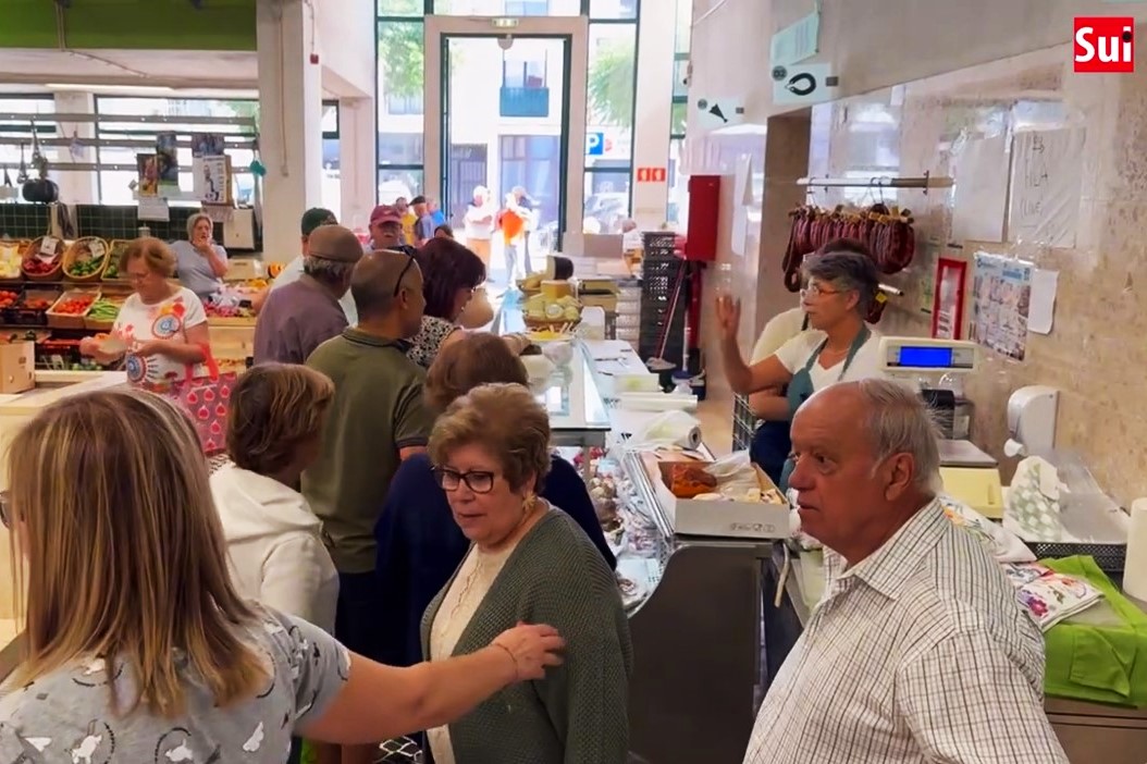 Sul Informação - No Mercado de São Brás de Alportel não faltam operadores, clientes e produtos locais