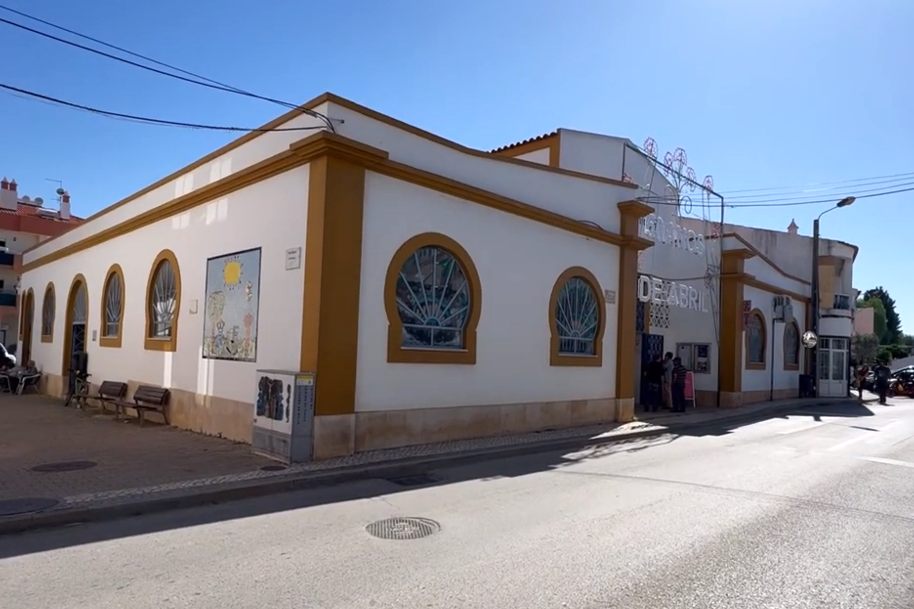 Sul Informação - Em Algoz, há um Mercado Municipal com muita oferta, mas pouca clientela