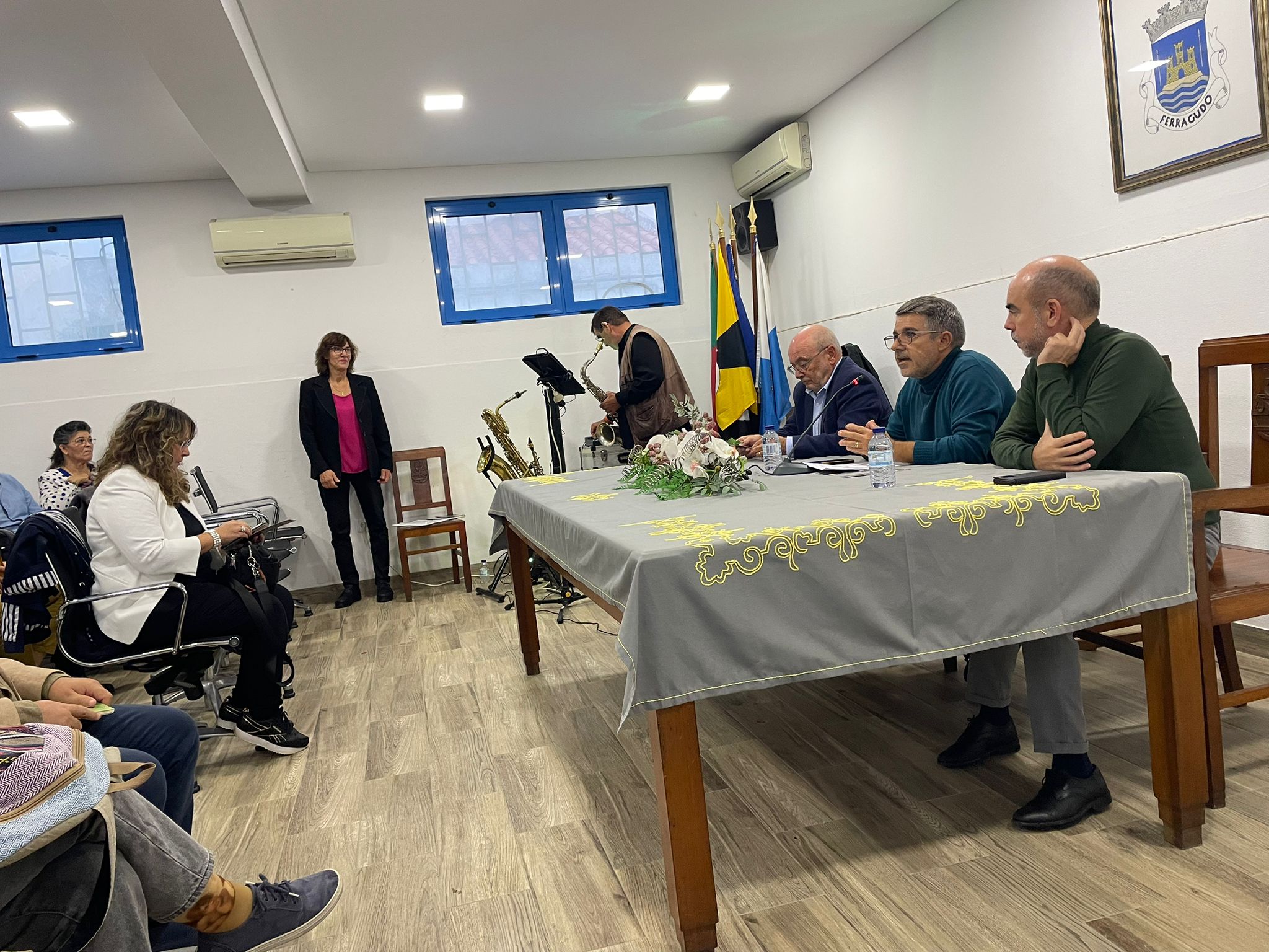 Sul Informação - Ferragudo homenageia poetas e autarcas nos 25 anos de elevação a vila