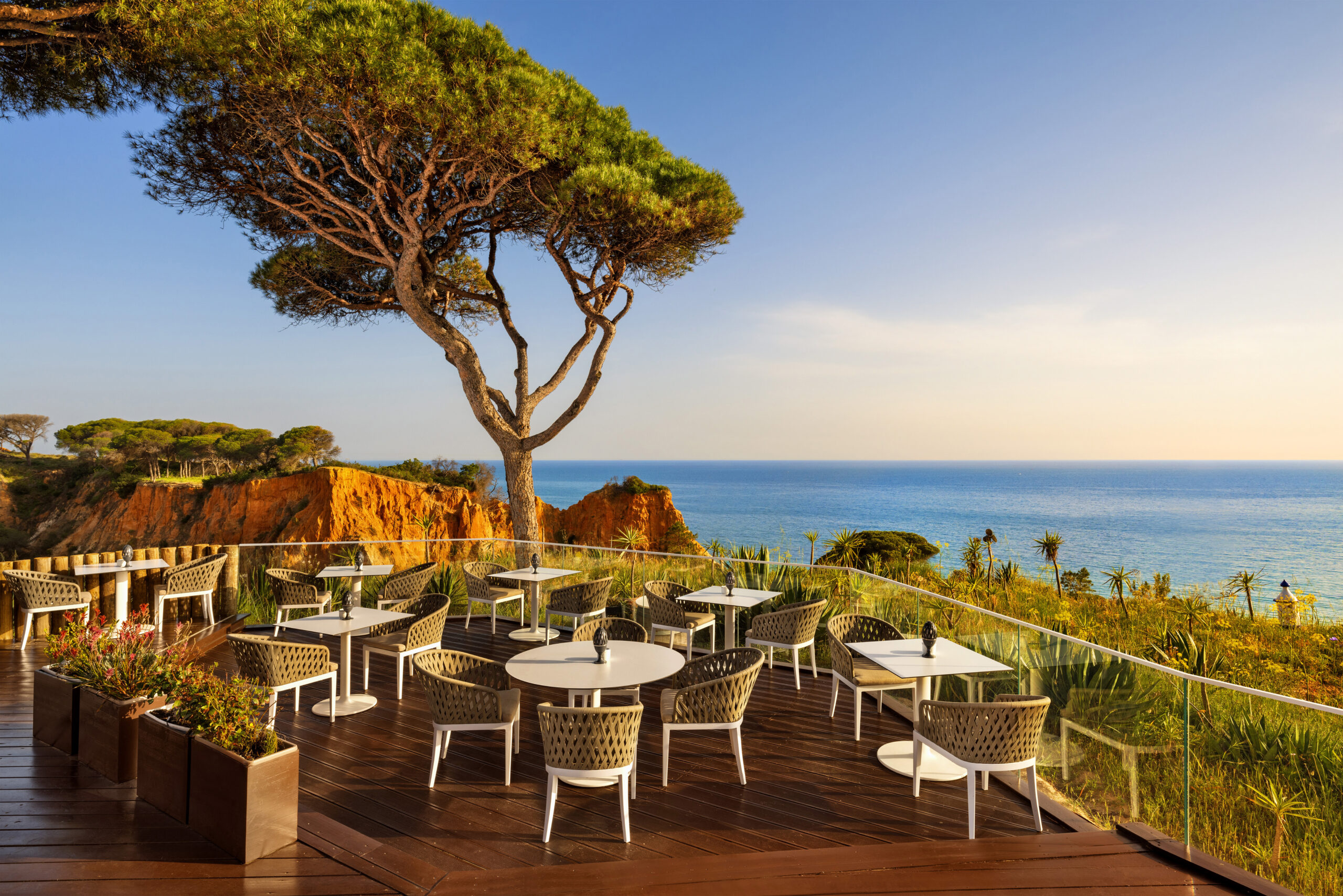 Sul Informação - Novos pratos, cocktails e decoração: Maré at Pine Cliffs e Mirador renovam-se para o Verão