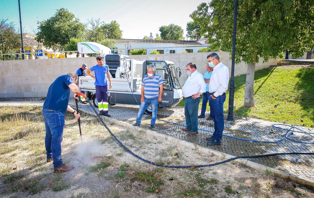 Sul Informação - Monda térmica substitui herbicidas na limpeza de espaços verdes de Albufeira