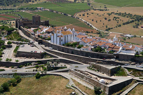 Sul Informação - Carrilho da Graça elabora plano de salvaguarda da vila medieval de Monsaraz