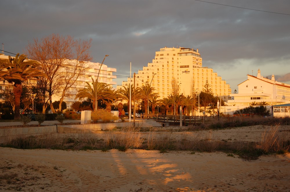 Sul Informação - Primeiras demolições de apoios de praia em Monte Gordo avançam na segunda-feira