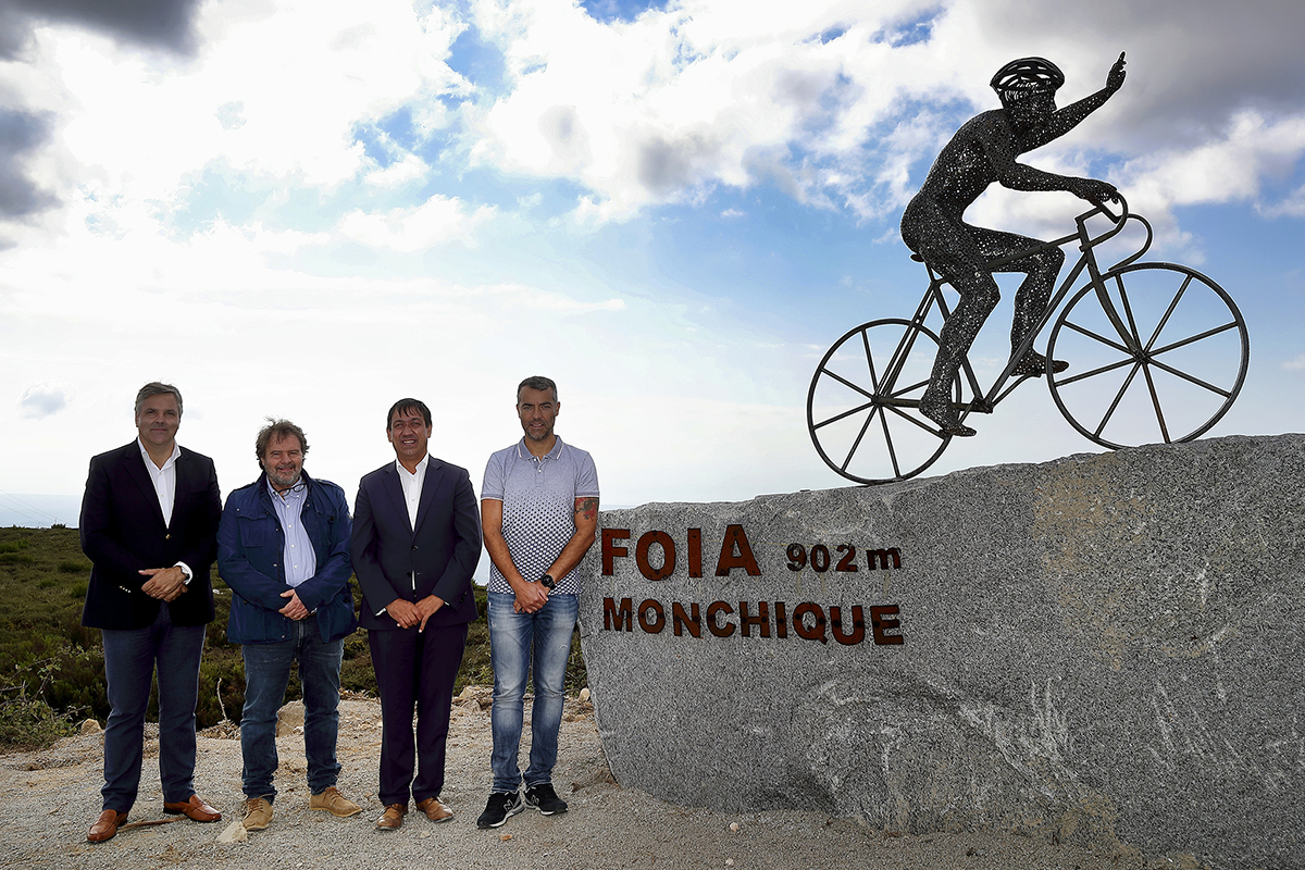 Sul Informação - Três presidentes inauguram escultura do ciclista no alto da Foia