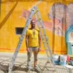 Sul Informação - Mural «amarelão» interpela transeuntes frente à Câmara de Portimão